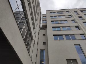 Ремонт фасада промышленными альпинистами в Минске