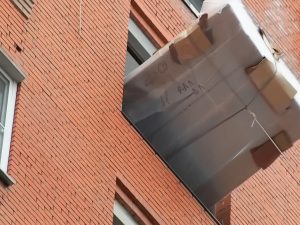подъем груза через окно