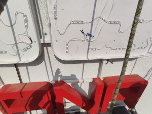 монтаж рекламных вывесок