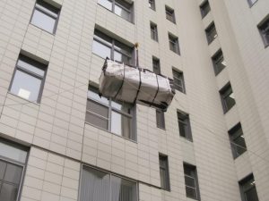 подъем дивана через окно